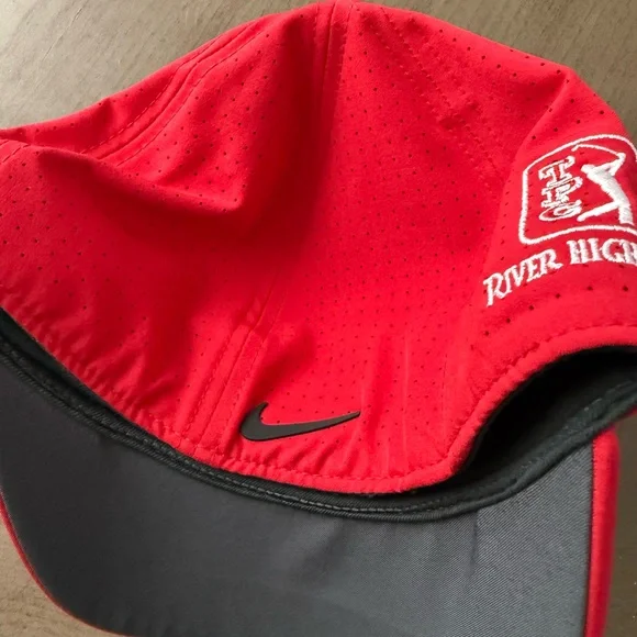 Nike Red Hat with Logo - Picture 2 of 2